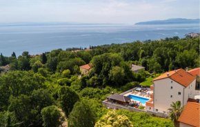 Awesome Apartment In Opric With Wifi